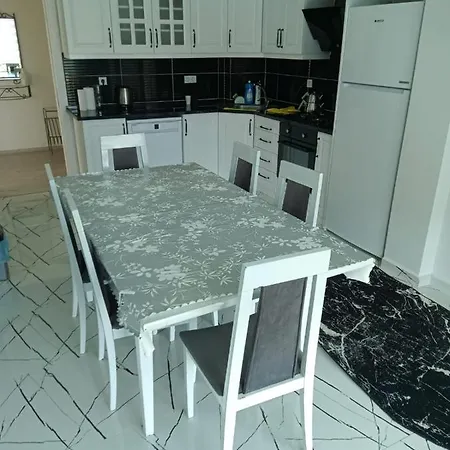 Vakantiehuis Invigorating Villa With Private Pool In Sapanca Sakarya (Marmara)